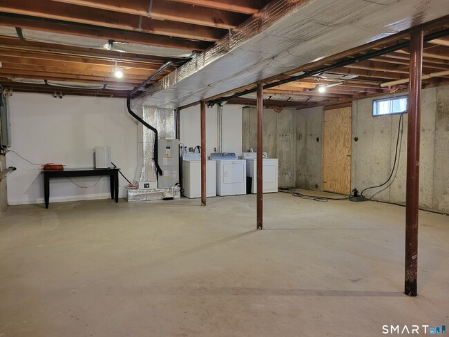 Building Photo - 799 Middle Turnpike