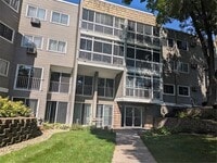 Building Photo - 135 Viking Dr E