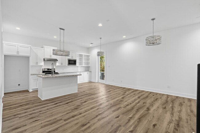 Building Photo - 5610 Savyon Dr