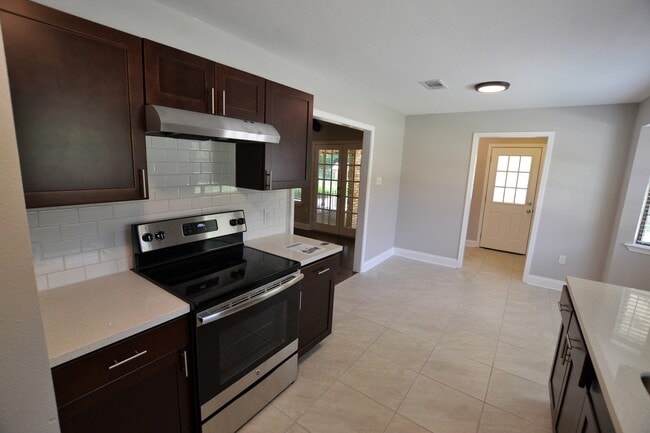 Building Photo - Newly renovated home in Beau Village Subdi...