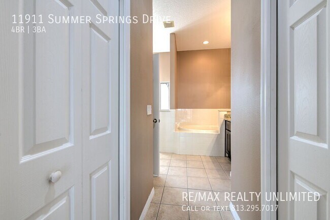 Building Photo - 11911 Summer Springs Dr