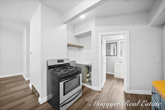 Building Photo - 921 4th St NW