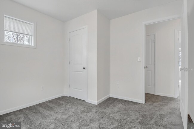Building Photo - 325 Quincy Dr
