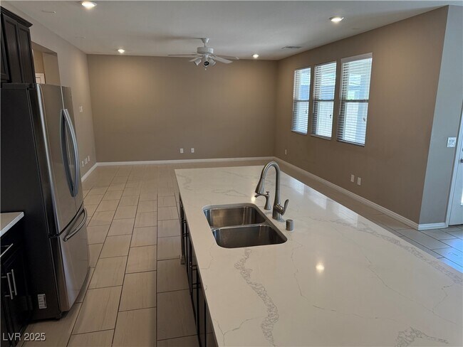 Building Photo - 921 Riverlawn Pl