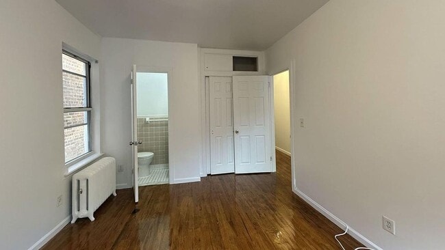 Building Photo - 208 W 260th St