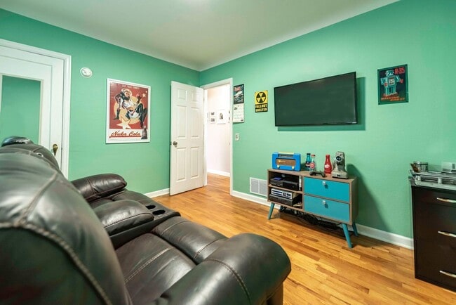 Building Photo - 3-Bedroom Bremerton Classic close to PSNS and Ferries