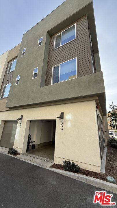 Building Photo - 5079 Cedar Ave