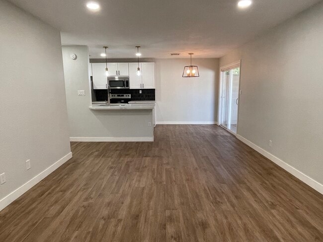 Building Photo - 1111 N 84th Pl