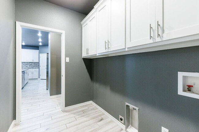Building Photo - Beautiful home with a Media Room!