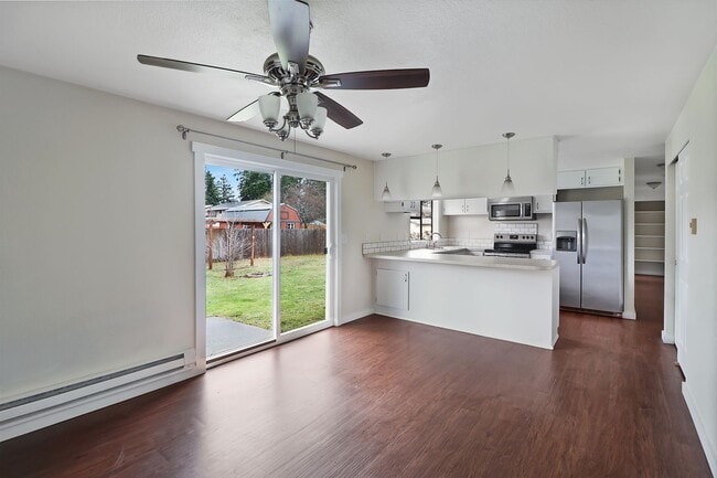 Building Photo - 3 Bed 2 Bath - Pet Friendly - NAS Whidbey