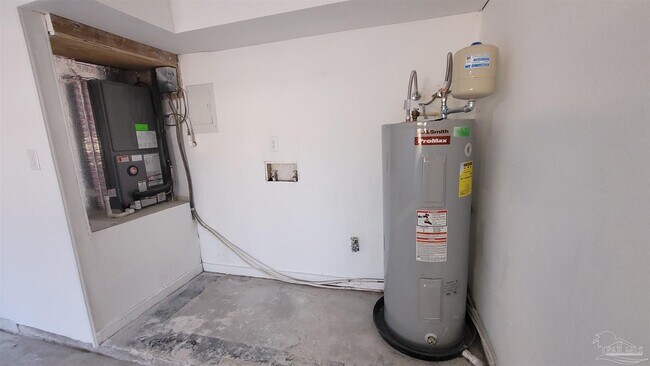 Building Photo - 846 Esconditas Pl