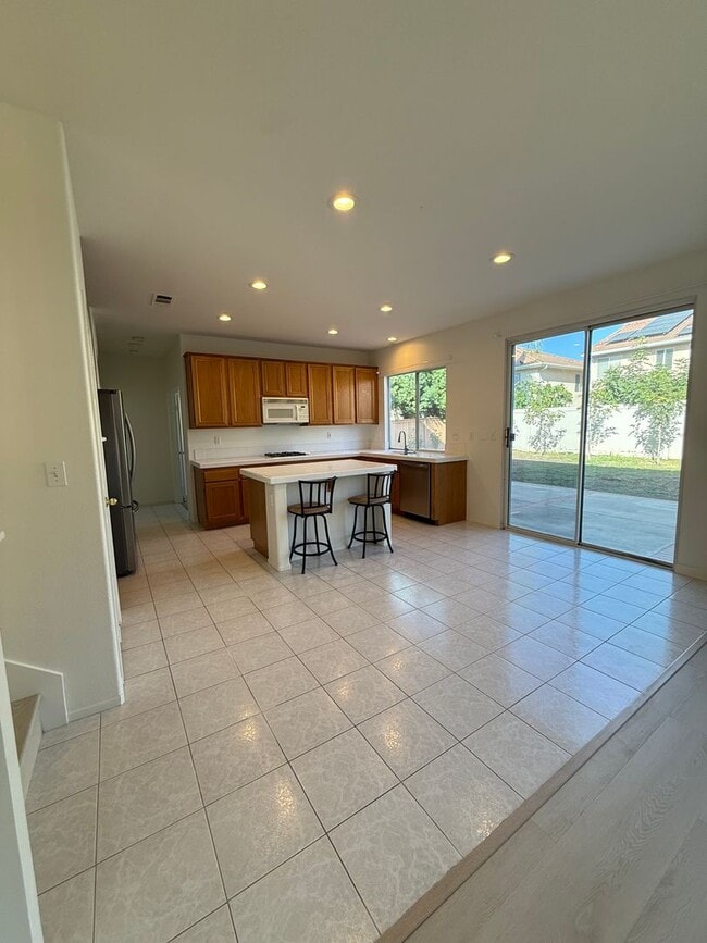 Building Photo - Spacious Home for Rent with Fresh Upgrades...