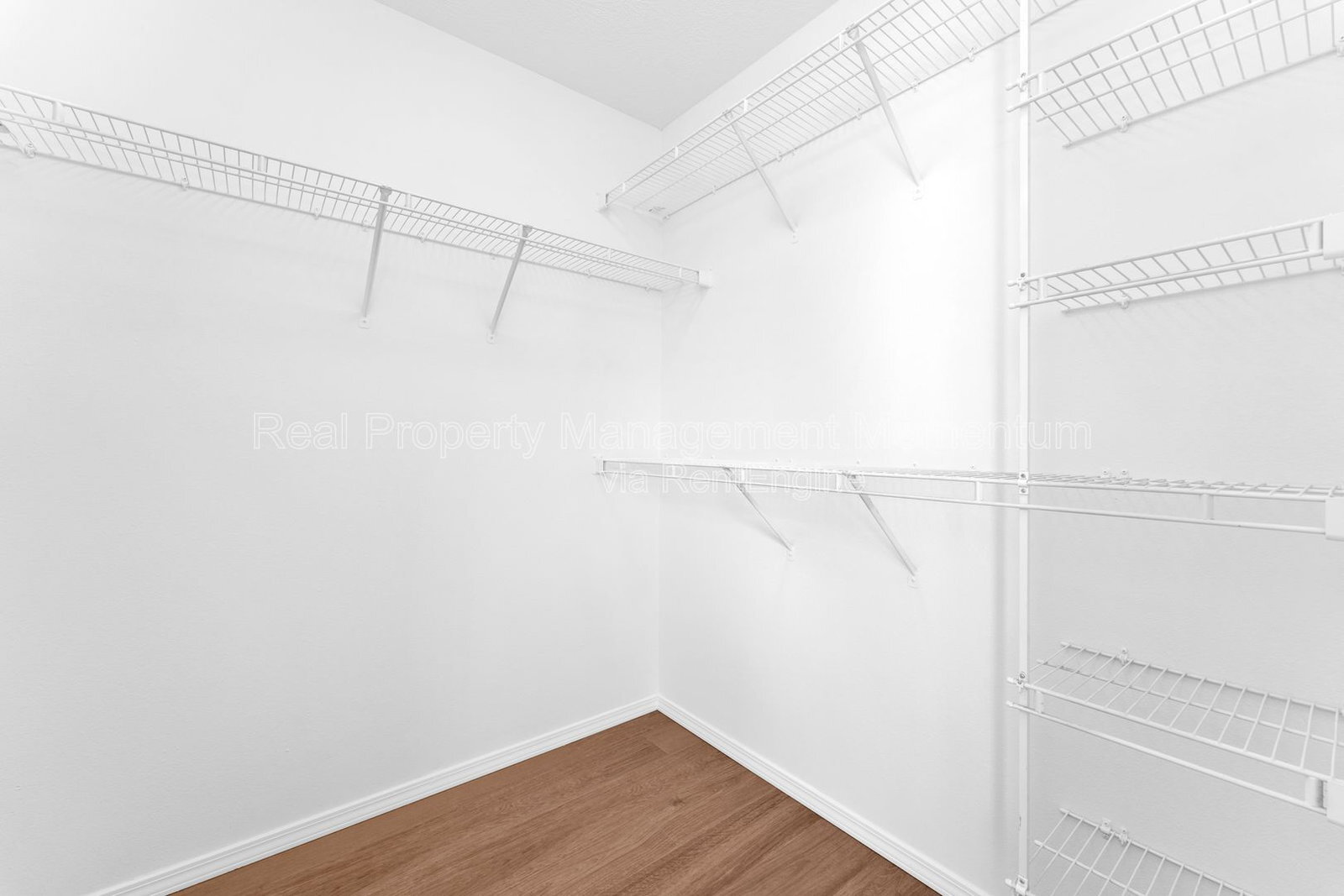 Building Photo - 882 S Hickory Ln