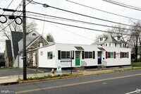 Building Photo - 32 E Browning Rd