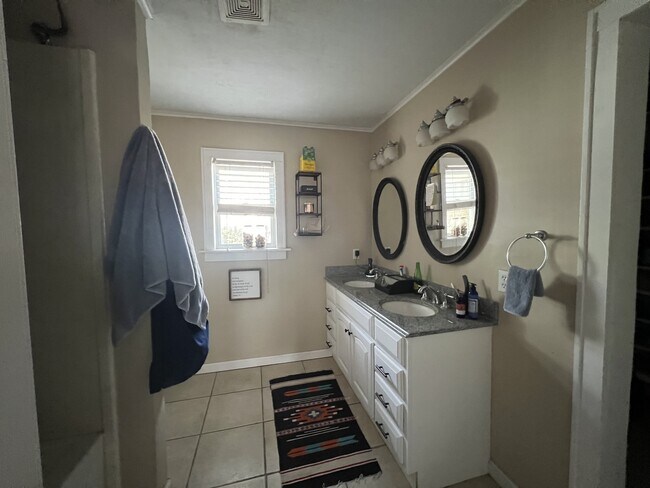 Building Photo - 2514 21st St