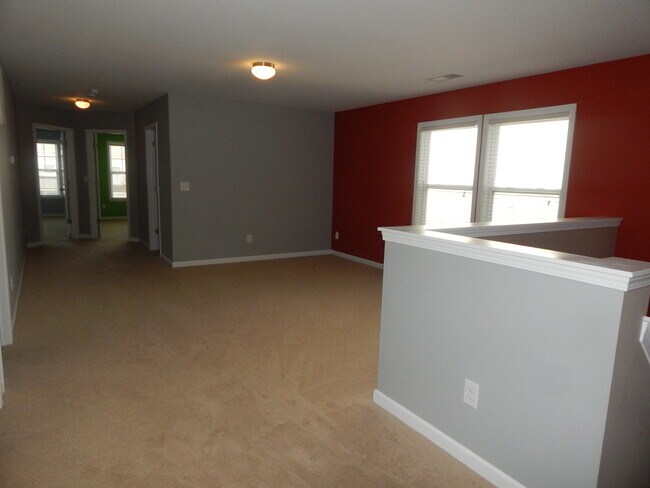 Building Photo - Fabulous 3 bedroom,2.5 bathroom 2 Car gagrage