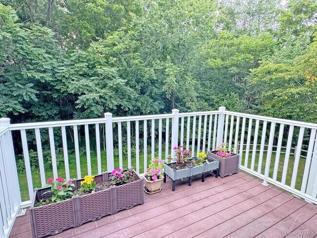 Building Photo - 54 Fairways Dr