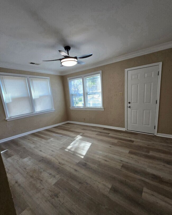 Building Photo - Walker duplex