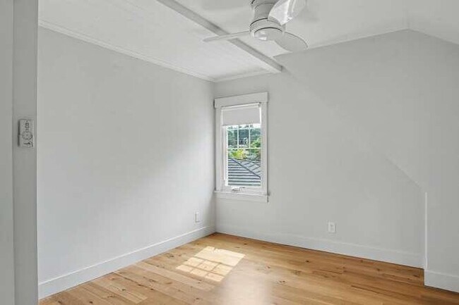 Building Photo - 1704 Barroilhet Ave