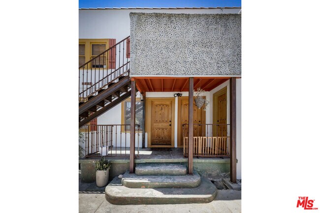 Building Photo - 1159 N Fuller Ave