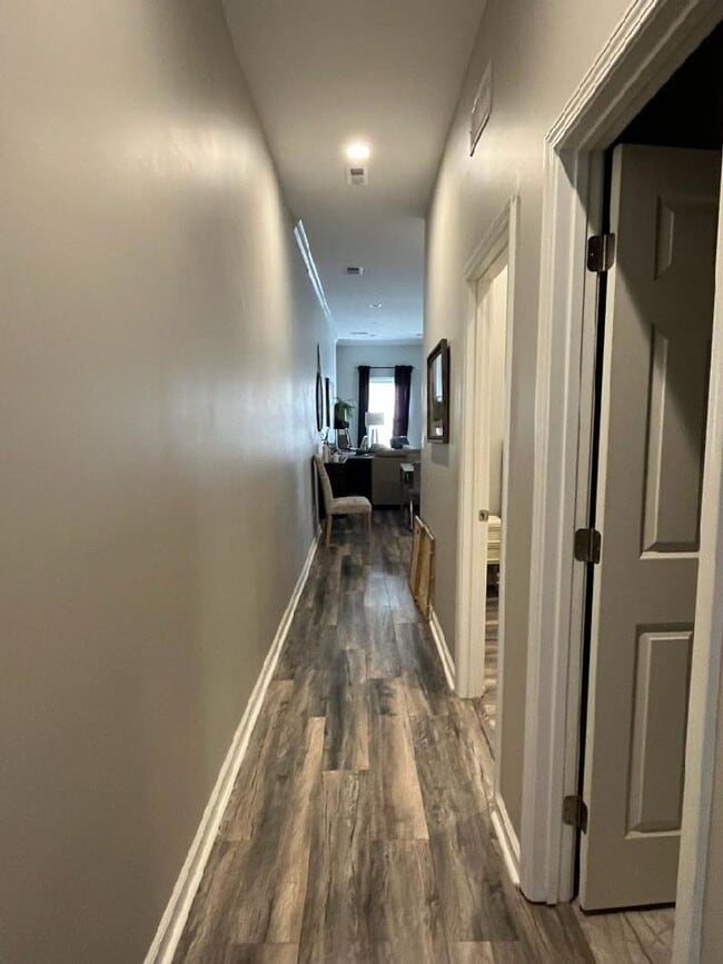 Building Photo - Beautifully Renovated Two Bedroom Highlands Home