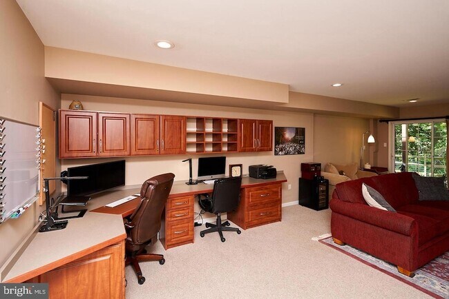 Building Photo - 138 Whispering Oaks Dr