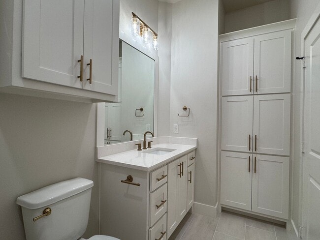 Building Photo - 9248 Villas Ct