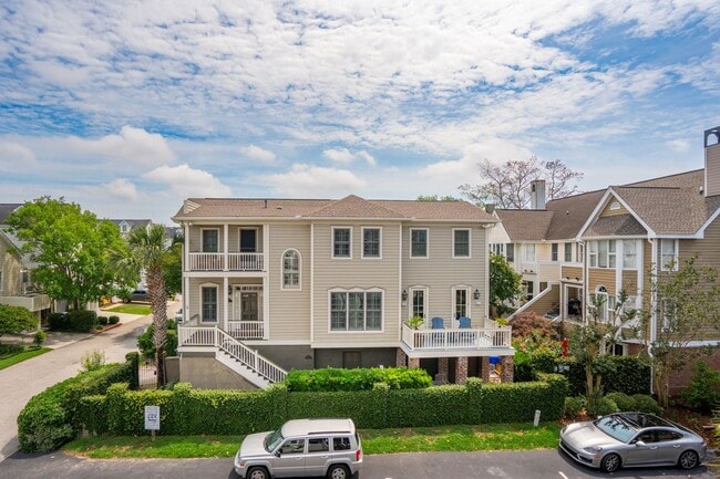 Building Photo - Downtown Charleston Waterfront Townhouse