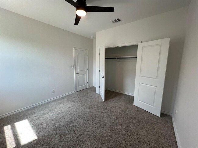 Building Photo - 1007 Sandra Ann Wy