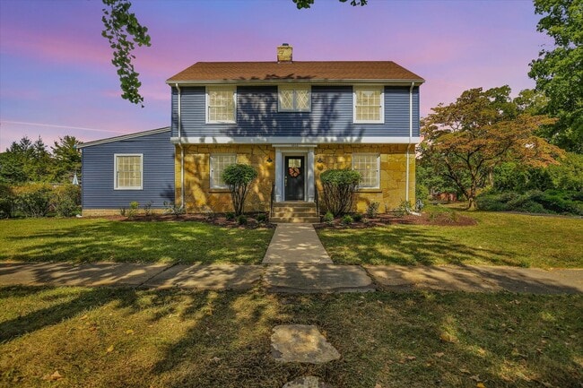 Building Photo - 1212 W Healey St