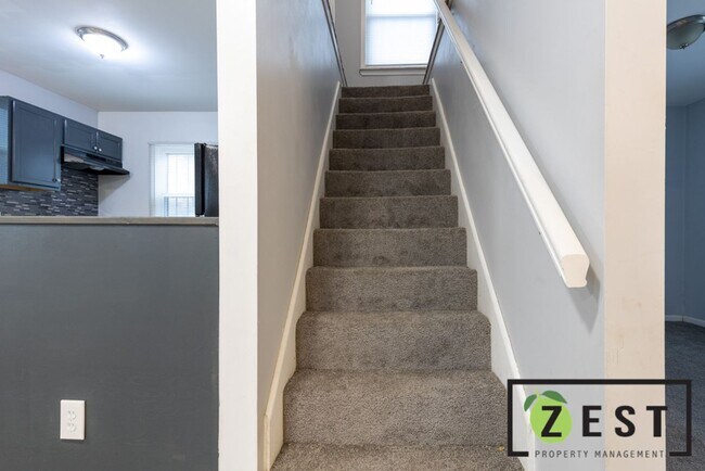 Building Photo - 4-BEDROOM 2-FULL BATHROOMS