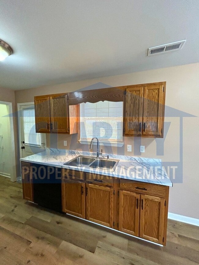 Building Photo - Convenient 3-Bedroom, 2-Bath Home in a Cen...