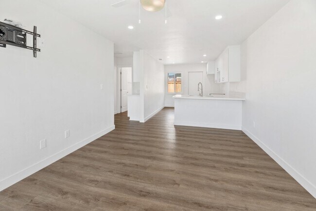 Building Photo - 939 27th St