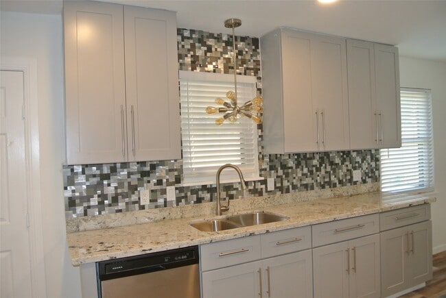 Building Photo - 7911 Greenbush St