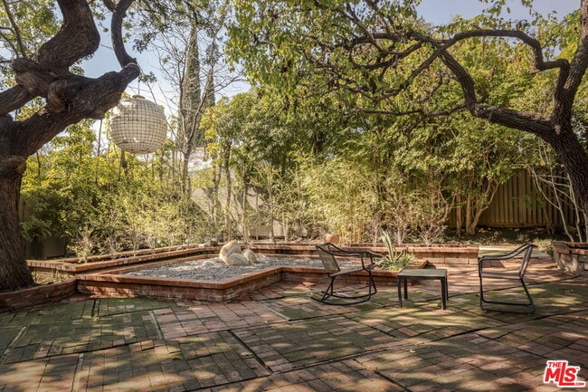 Building Photo - 1607 Angelus Ave