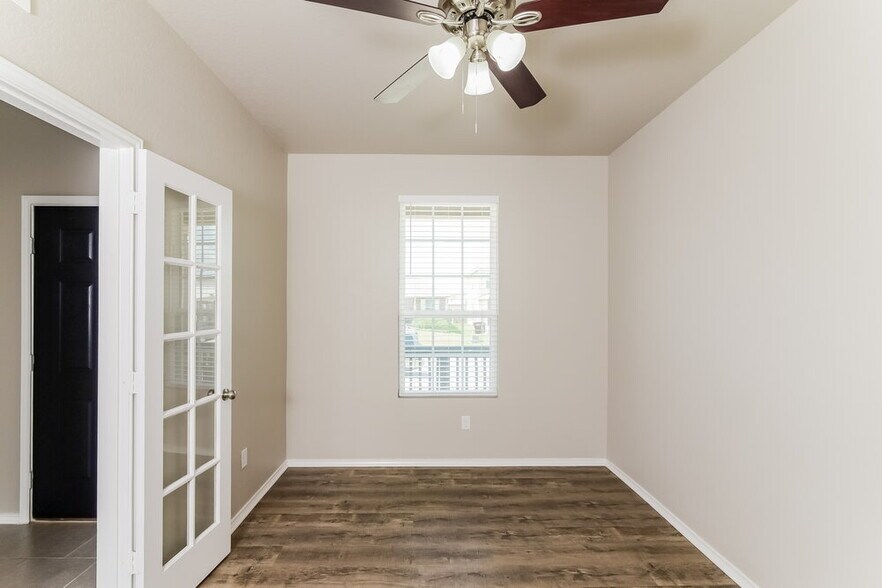 Building Photo - 11837 Silver Chase