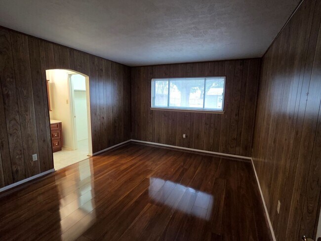 Building Photo - 2121 Redwood St