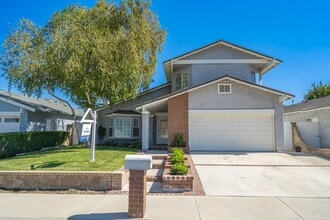 Building Photo - Valencia 4 Bedroom Home for Rent.