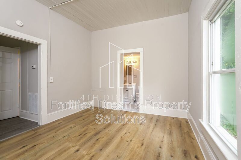 Building Photo - 921 23rd St NE