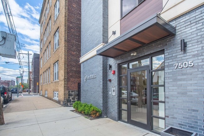 Primary Photo - 7505 Park Ave