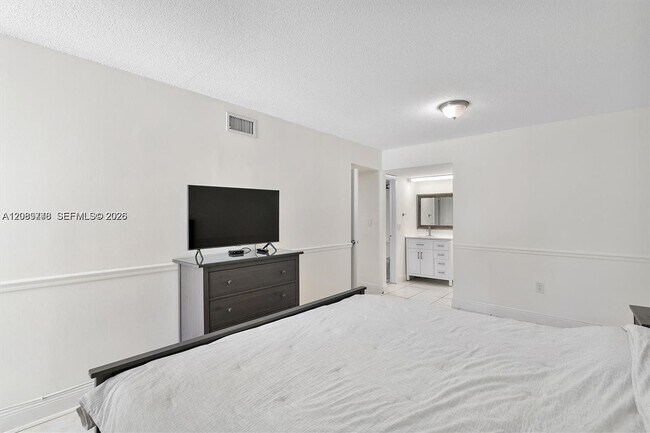 Building Photo - 250 180th Dr