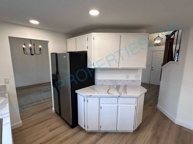 Building Photo - Charming 3-Bed Home with 2.5 Baths in Troutdale - Your Spacious Retreat Awaits!