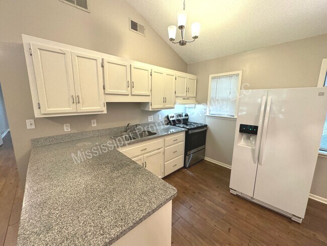 Building Photo - 3BR/2BA Home