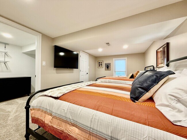 Building Photo - Brand new remodeled home in Monroe!