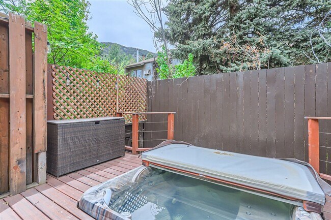 Building Photo - Cozy 2 BDR Home in Boulder with Hot Tub