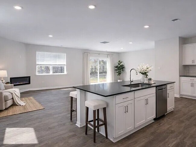 Building Photo - 1302 Falls of Hickory