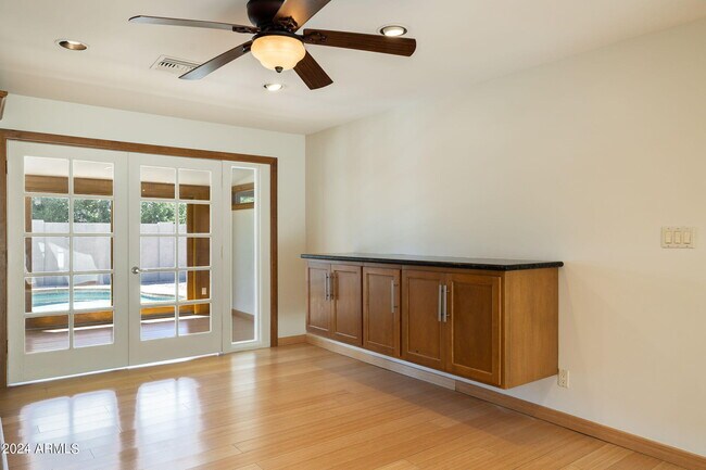 Building Photo - 8643 E Sandalwood Dr