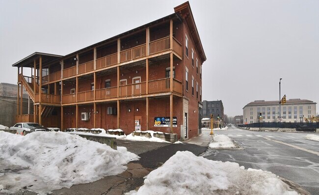 Building Photo - 181 Chestnut St