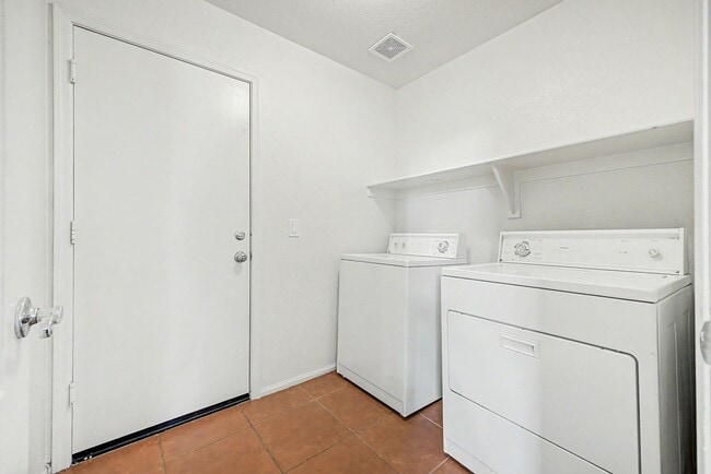 Building Photo - 41704 W Sunland Dr