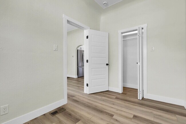 Building Photo - $2,295 - 2 Bed, 1 Bath Newly Renovated Hom...